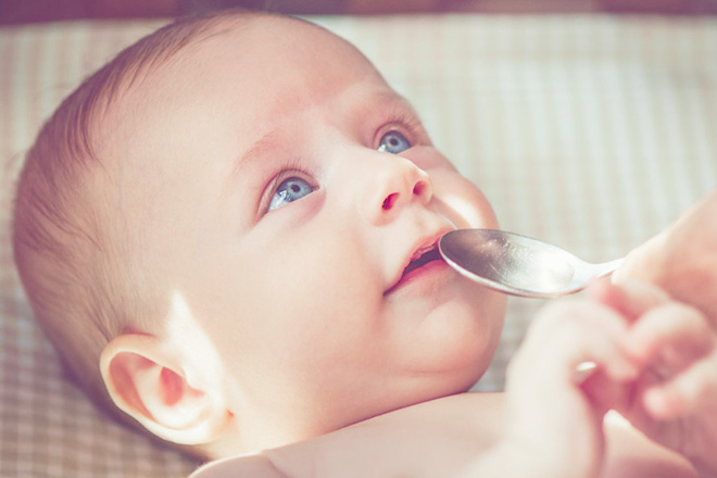 Trẻ sơ sinh có được uống nước không? Lắng nghe tư vấn từ chuyên gia