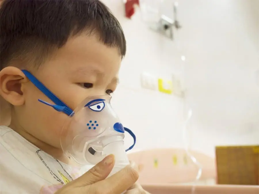 Dấu hiệu, cách nhận biết trẻ sơ sinh bị viêm phổi nguy hiểm 10 Viem phoi o tre co lay khong