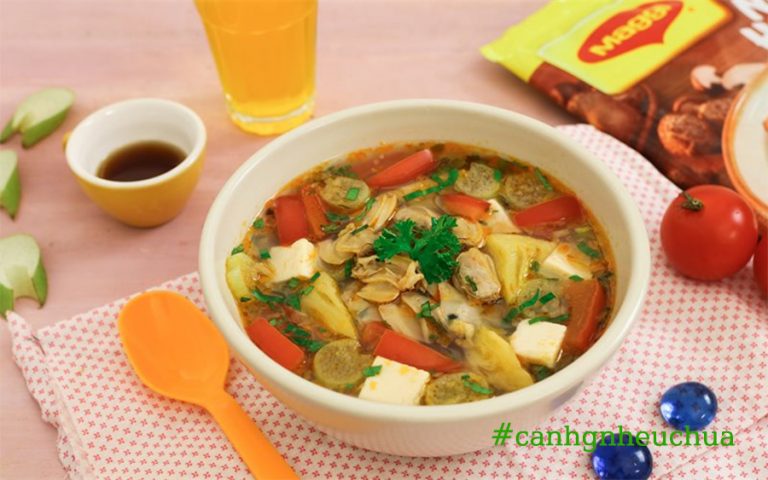 Mẹ trổ tài với canh chua nghêu đậu hũ thơm ngọt bùi ngày hè