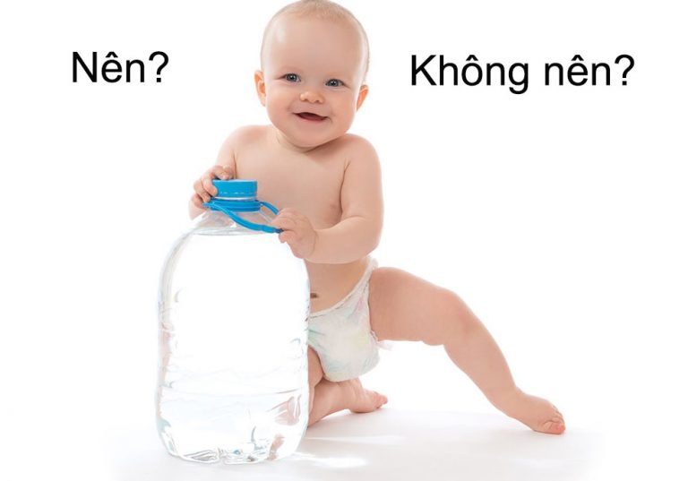 Con ăn gì - Trẻ sơ sinh có được uống nước không? Lắng nghe tư vấn từ chuyên gia